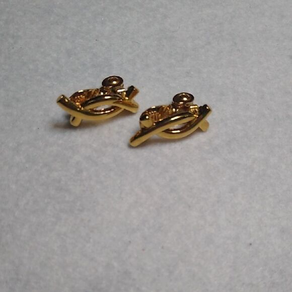 Elegant Monet Gold Tone Metal Clip-On Earrings Cottagecore Grandmacore - Picture 1 of 4